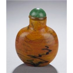 Glass snuff bottle imitating agate.