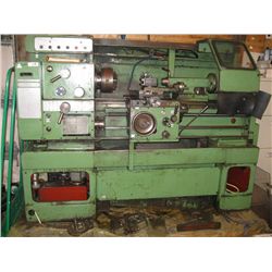 TOS SUI 32 MACHINE LATHE