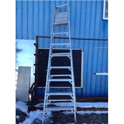 ALUMINUM LADDER
