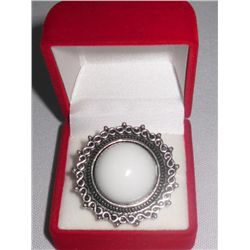 8CTW WHITE ROUND BRASS ADJUSTABLE RING