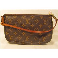 LOUIS VUITTON PURSE / CLUTCH BAG W/ KEY CHAIN