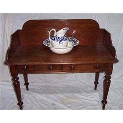 VICTORIAN MAHOGANY WASH STAND