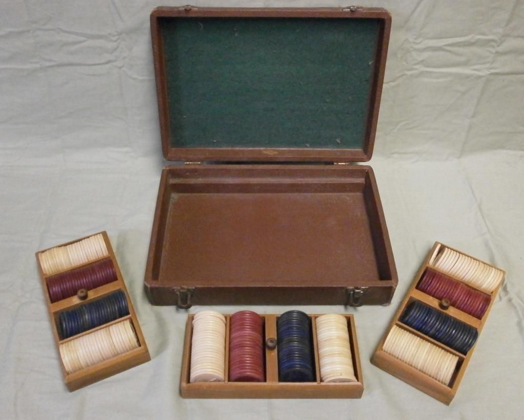 Vintage Lowe Poker Chip Set w/Storage Box