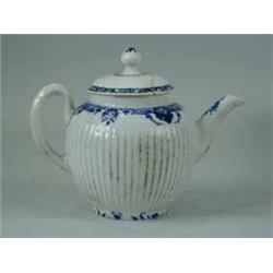 An 18th Century Worcester teapot of bulbous