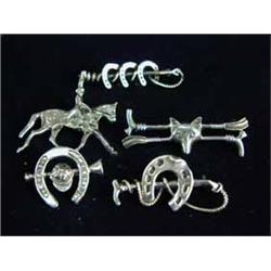 Five sterling silver hunting brooches Est.40/6