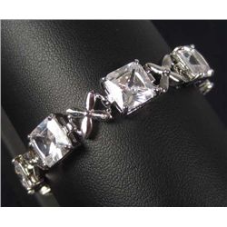 10750 - 14K WHITE GOLD PLATE PENDANT W/ WHITE TOPAZ