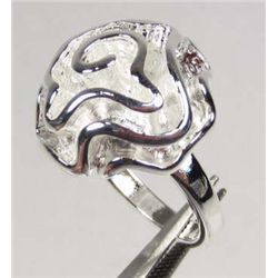10842 - SILVER RING MARKED .925 SIZE 9