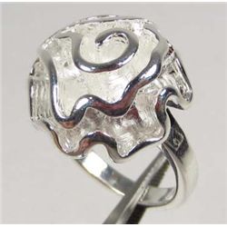 10835 - SILVER RING MARKED .925 SIZE 9