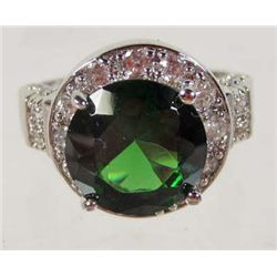9535 - WHITE GOLD PLATED GREEN EMERALD COCKTAIL RING