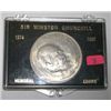 Image 1 : 1965 WINSTON CHIRCHILL *MEMORIAL CROWN* COIN!! COIN COMES IN A HARD DISPLAY CASE!!