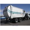 Image 4 : 2002 - PETERBILT 320