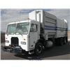 Image 2 : 2000 - PETERBILT 320