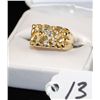 Image 2 : MANS 14K YELLOW GOLD NUGGET RING WITH ONE  ROUND CUT DIAMOND SOLITAIRE CENTER AND EIGHT  ACCENT DIAM