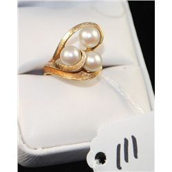 LOVELY LADIES PEARL DINNER RING WITH THREE  ROUND MATCHING PEARLS SET IN 14K YELLOW GOLD  BRUSHED GO