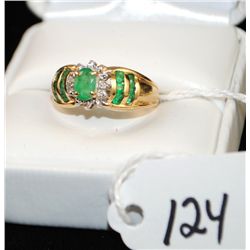 WOMENS 14K YELLOW GOLD EMERALD AND DIAMOND  RING WITH ONE MARQUISE CUT CENTER GEMSTONE -  TWELVE ROU