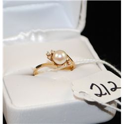 LADIES 14K YELLOW GOLD PEARL AND DIAMOND RING  WITH ONE 6MM ROUND PEARL AND SIX ACCENT  DIAMONDS - W