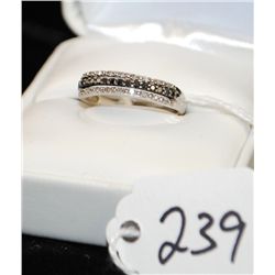 LADIES FANCY BLACK AND WHITE DIAMOND RING SET  IN 10K WHITE GOLD RING - WEIGHS 2.3  GRAMS -  APPRAIS
