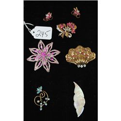 LOVELY VINTAGE COSTUME JEWELRY - BROOCH WITH  EARRINGS  AND FOUR MORE WONDERFUL  BROOCHES/PINS - ALL