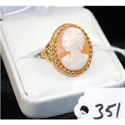 LADIES VINTAGE CAMEO RING WITH CAMEO SET IN  FANCY 10K YELLOW GOLD RING -WEIGHS 6 GRAMS