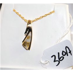 VINTAGE MOTHER OF PEARL & DIAMOND 10K YELLOW  GOLD PENDANT - WEIGHS 2.1 GRAMS - APPRAISED  RETAIL RE