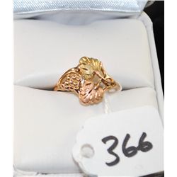 LADIES BLACK HILLS GOLD RING