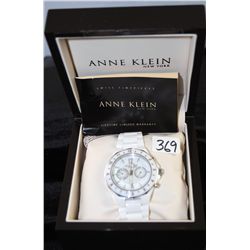 LADIES ANNE KLEIN WRISTWATCH WITH CERAMIC  WATCH AND BAND IN ORIGINAL BOX - RUNNING FINE