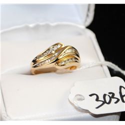 14K YELLOW GOLD DIAMOND RING WITH ROUND AND BAGUETTE CUT DIAMONDS - WEIGHS 3.3 GRAMS - APPRAISED RET