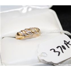 VINTAGE 14K YELLOW GOLD LADIES DIAMOND "PINKY" RING WITH EIGHTEEN DIAMONDS - APPRAISED RETAIL REPLAC