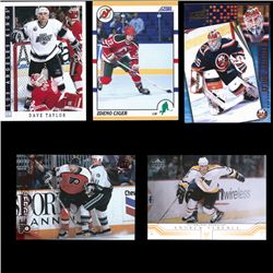 Five Hi-Grade Random Collectible Hockey Sports Cards  (TOY-000326)