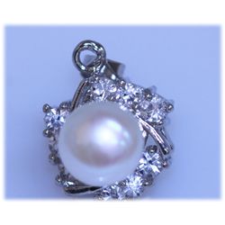 16.05 CTW WHITE PEARL AND CZ PENDANT