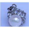 Image 1 : 16.10 CTW WHITE PEARL AND CZ PENDANT