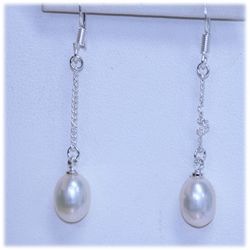 10.65 CTW WHITE PEARL DANGLING EARRING