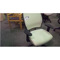 BEIGE FLEX-BACK TASK CHAIR