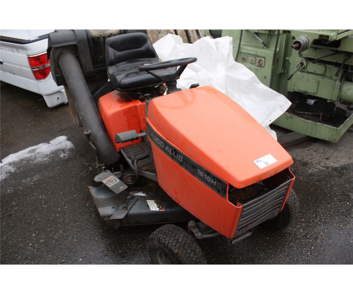 AGCO ALLIS ORANGE RIDING LAWN MOWER