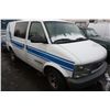 Image 2 : 2002 WHITE GMC SAFARI AWD CARGO VAN 155,017KM GAS