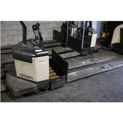 2000 CROWN 8000LB ELECTRIC RIDER  PALLET JACK (NO