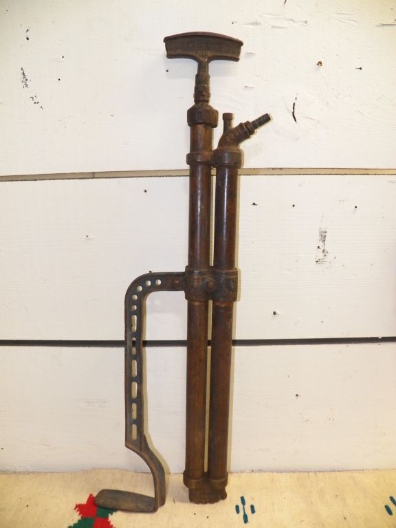 Vintage F.E. Myers Hand Pump
