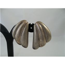 Vintage silver  shell design clip on earrings