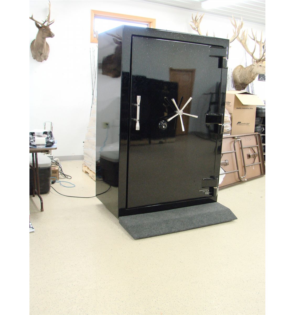 REED CUSTOM 4DRAWER GUN SAFE