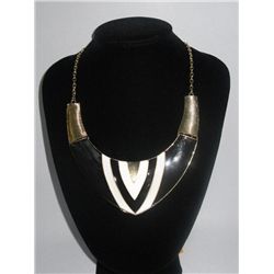 312CTW BLACK-WHITE V-NECK BRASS NECKLACE;18INCH