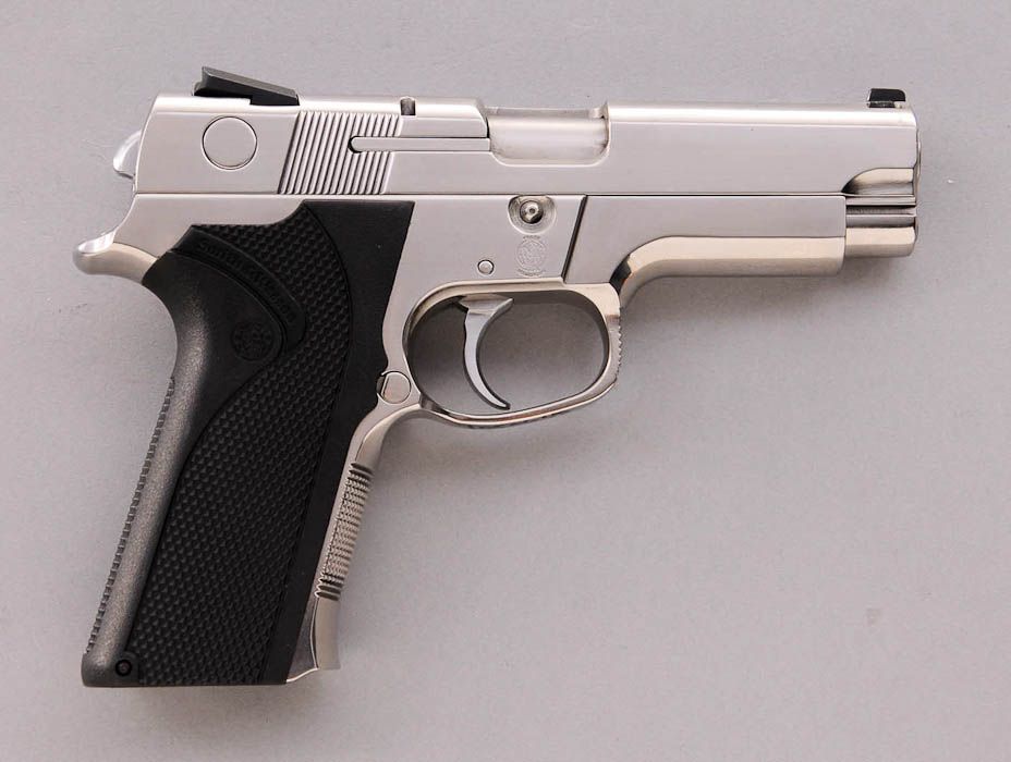 S W Model 4046 Semi Automatic Pistol s-w-model-4046-semi-automatic-pistol