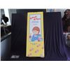Image 3 : CHILD'S PLAY 1 GOOD GUYS CHUCKY DOLL BOX SCREEN USED ORIGINAL WITH WINDOW & PLASTIC INSERT RARE