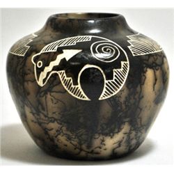Acoma Pueblo Bear Etched Horsehair Pottery - Gary Yellow Corn Louis