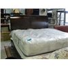 Image 1 : King size sleigh bed;