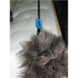 Telescopic feather duster