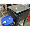 Image 1 : Solvent tank with 1 partial container of solvent