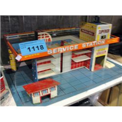Vintage tin litho service station superior toy