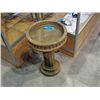 Image 1 : Concrete bird bath