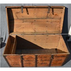Classic looking Civil War chest.   Est.:   $100-$200.