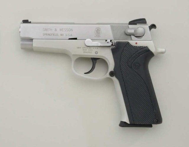 Smith & Wesson Model 410S DA semi-auto pistol, .40 S&W cal., 4” barrel ...